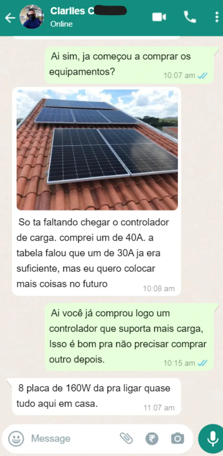 Depoimento de aluno 2 mostrando seu sistema de energia solar off grid instalado