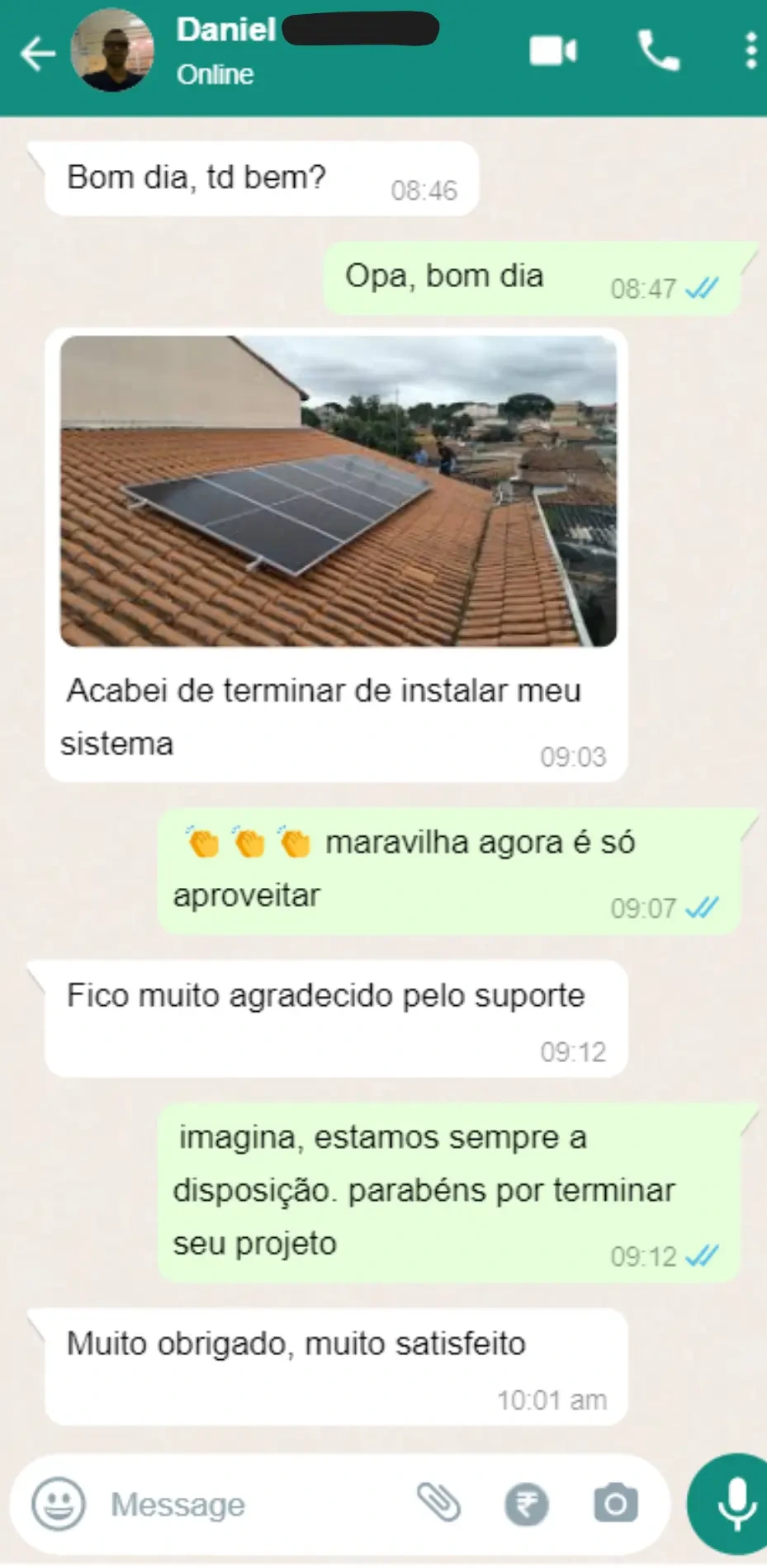 Depoimento de aluno 4 mostrando seu sistema de energia solar off grid instalado